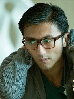 演员许春华简介,演艺生涯璀璨，多才多艺的影视新星